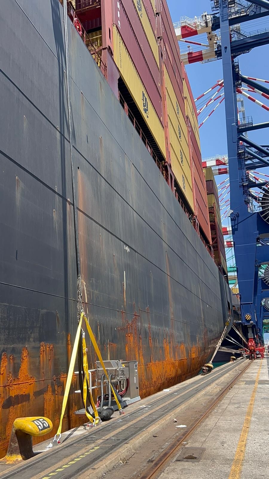 PORTO DI GIOIA TAURO, COMPLETATA CON SUCCESSO L'OPERAZIONE DI COLD IRONING SU UNA NAVE PORTACONTAINER